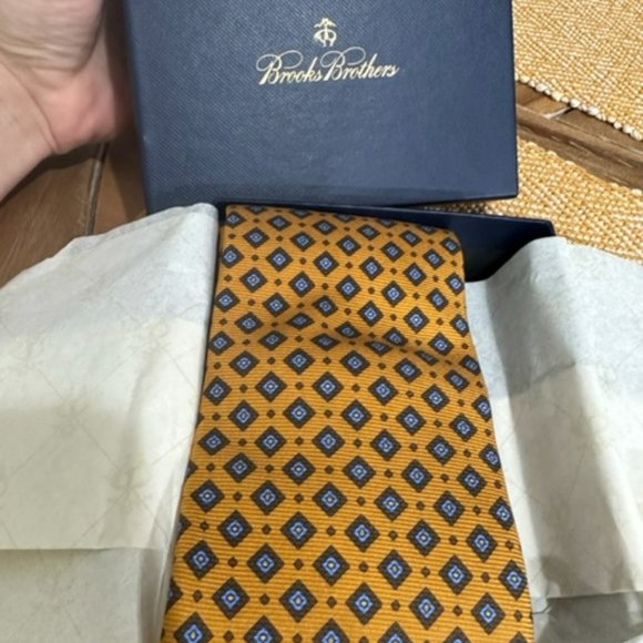 Brooks Brothers Tie - Picture 10 of 10
